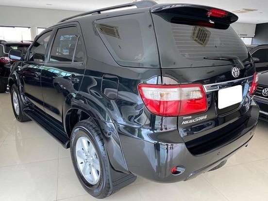 TOYOTA-HILUX SW4-2011