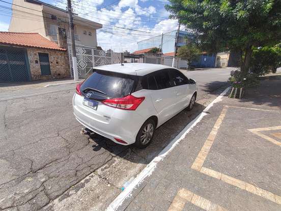 TOYOTA-YARIS-2021