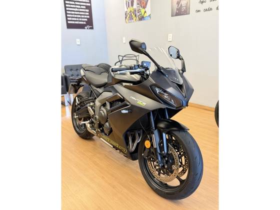 TRIUMPH DAYTONA 660 