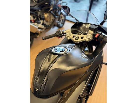 TRIUMPH-DAYTONA 660-2024