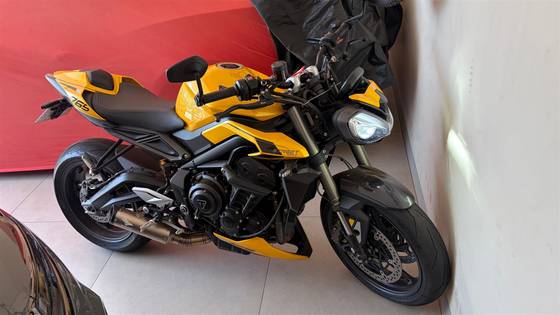 TRIUMPH STREET TRIPLE RS ABS 