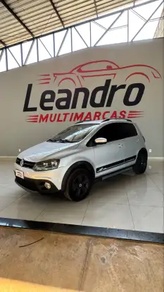 VOLKSWAGEN-CROSSFOX-2012