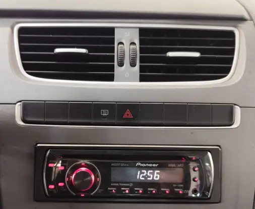 VOLKSWAGEN-FOX-2014