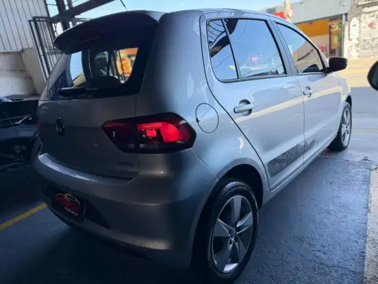 VOLKSWAGEN-FOX-2015