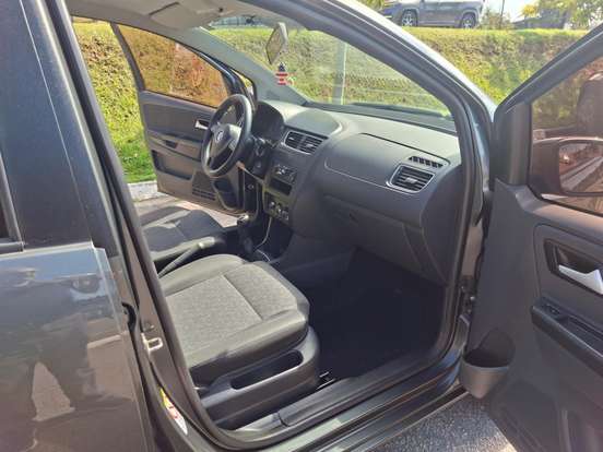 VOLKSWAGEN-FOX-1.0 MI TREND 8V FLEX 4P MANUAL VOLKSWAGEN-FOX-2013