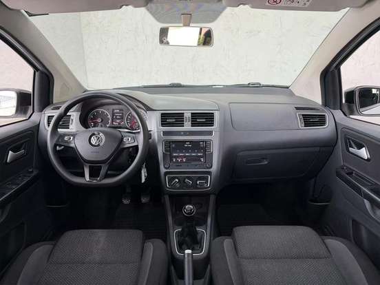 VOLKSWAGEN-FOX-2017