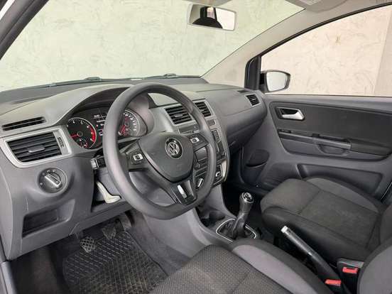 VOLKSWAGEN-FOX-2017