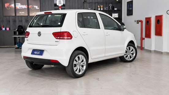 VOLKSWAGEN-FOX-2016