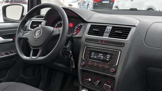 VOLKSWAGEN-FOX-2016