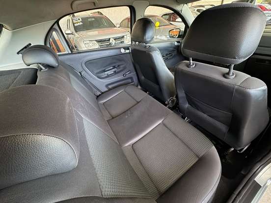 VOLKSWAGEN-GOL-2016