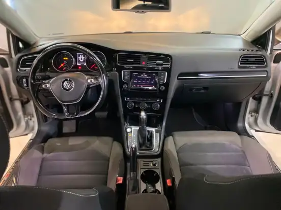VOLKSWAGEN-GOLF-2014