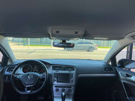 VOLKSWAGEN-GOLF-2017