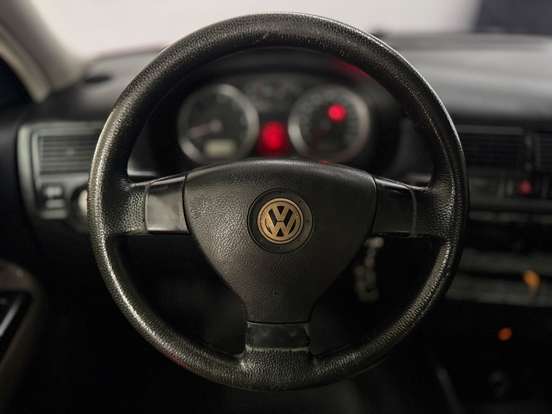 VOLKSWAGEN-GOLF-2009