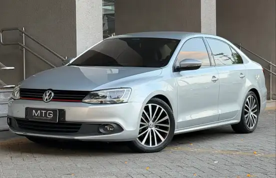VOLKSWAGEN-JETTA-2012