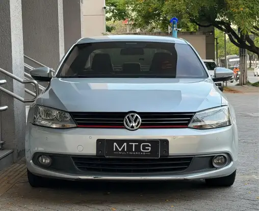 VOLKSWAGEN-JETTA-2012