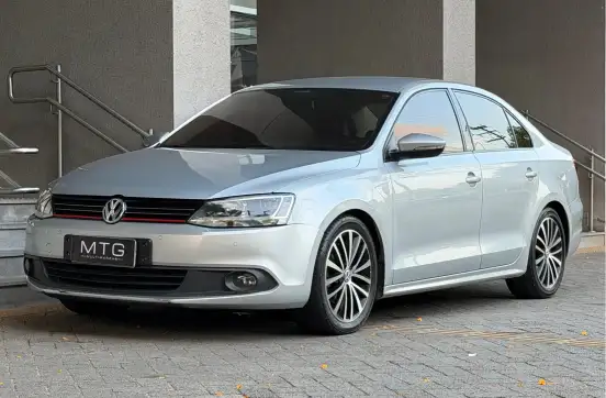 VOLKSWAGEN-JETTA-2012