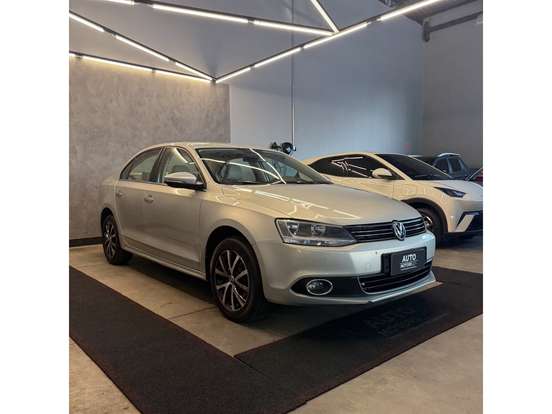VOLKSWAGEN-JETTA-2011