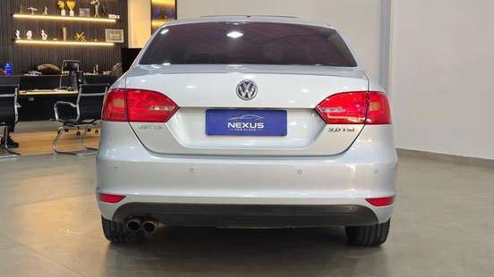 VOLKSWAGEN-JETTA-2011