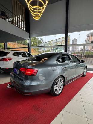 VOLKSWAGEN-JETTA-2017