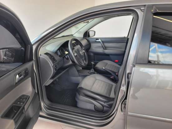 VOLKSWAGEN-POLO SEDAN-2012