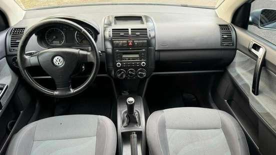 VOLKSWAGEN-POLO SEDAN-2011
