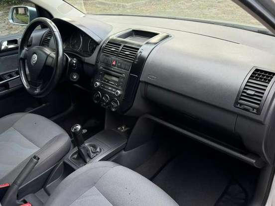 VOLKSWAGEN-POLO SEDAN-1.6 MI 8V FLEX 4P MANUAL VOLKSWAGEN-POLO SEDAN-2011