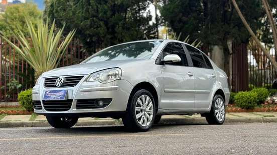VOLKSWAGEN-POLO SEDAN-2011