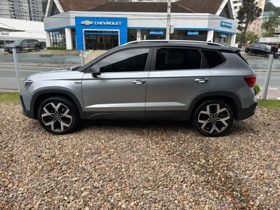 VOLKSWAGEN-TAOS-2023
