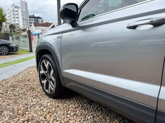 VOLKSWAGEN-TAOS-2023