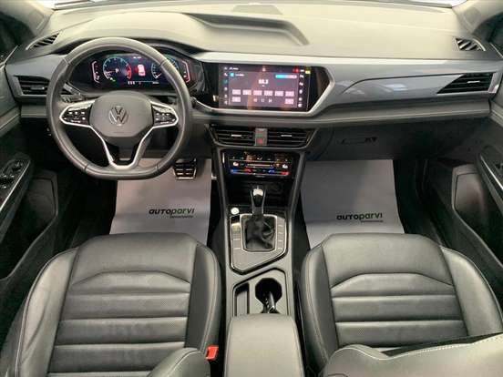 VOLKSWAGEN-TAOS-2023