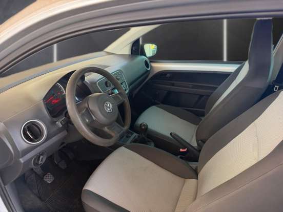 VOLKSWAGEN-UP-2015