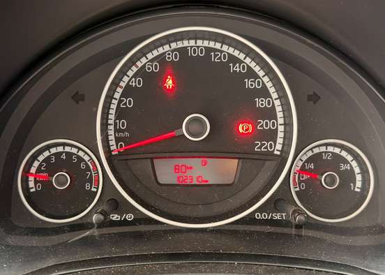 VOLKSWAGEN-UP-2015