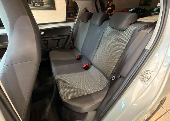 VOLKSWAGEN-UP-2015