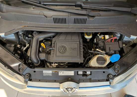 VOLKSWAGEN-UP-2015