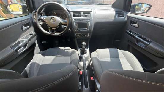 VOLKSWAGEN-FOX-2017