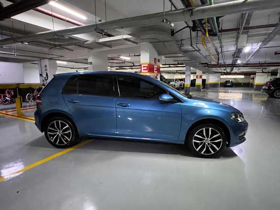 VOLKSWAGEN-GOLF-2014