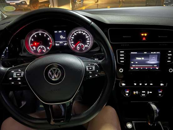 VOLKSWAGEN-GOLF-2014
