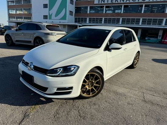 VOLKSWAGEN-GOLF-2016