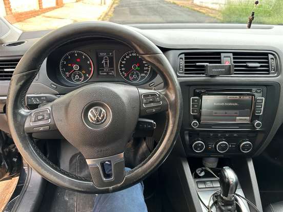 VOLKSWAGEN-JETTA-2.0 COMFORTLINE FLEX 4P TIPTRONIC VOLKSWAGEN-JETTA-2014