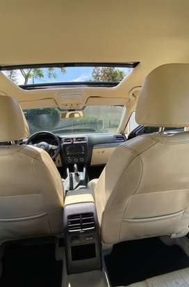 VOLKSWAGEN-JETTA-2014