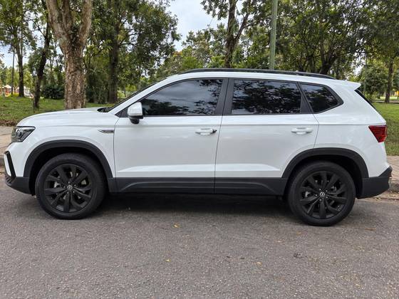 VOLKSWAGEN TAOS 1.4 250 TSI TOTAL FLEX COMFORTLINE AUTOMÁTICO