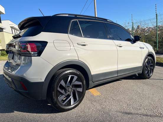 VOLKSWAGEN-T-CROSS-2024