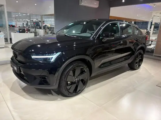 VOLVO EC40 P8 RECHARGE TWIN ELECTRIC ULTRA BLACK EDITION AWD