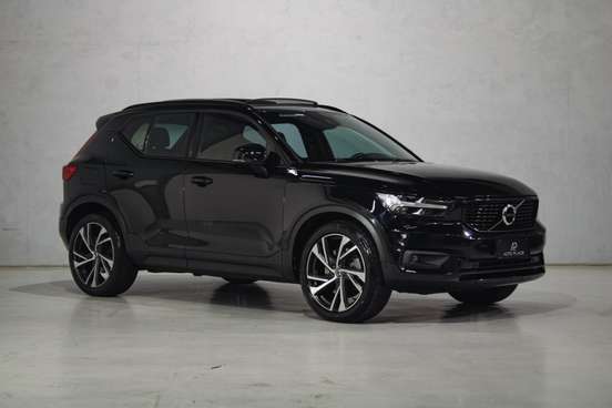 VOLVO-XC40-2020