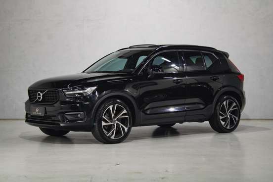 VOLVO-XC40-2020