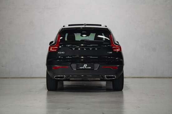 VOLVO-XC40-2020