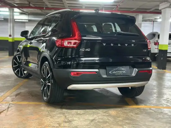 VOLVO-XC40-2018