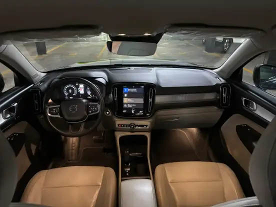 VOLVO-XC40-2.0 T5 GASOLINA MOMENTUM AWD GEARTRONIC VOLVO-XC40-2018