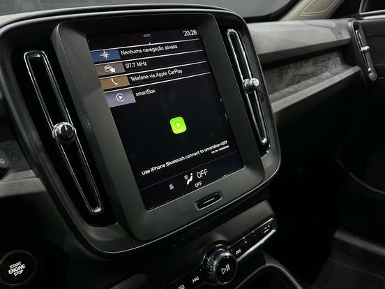 VOLVO-XC40-2019