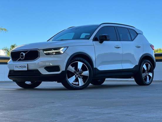 VOLVO-XC40-2019